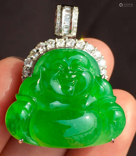 ICY GREEN JADEITE BUDDHA PATTERN PENDANT