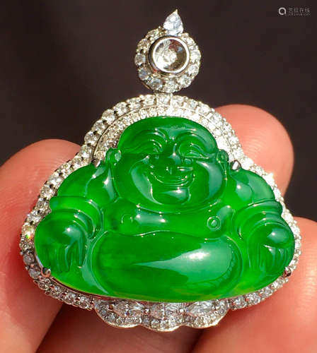 ICY GREEN JADEITE BUDDHA PATTERN PENDANT