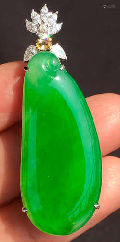 ICY GREEN JADEITE MELON SHAPE PENDANT