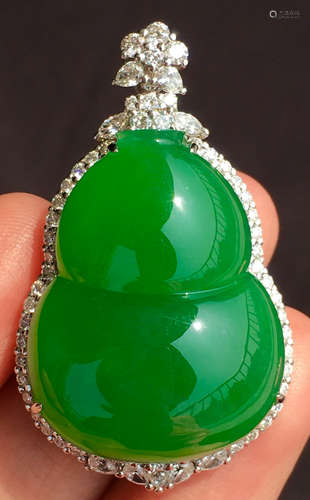 ICY GREEN JADEITE GOURD PENDANT