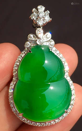 ICY GREEN JADEITE GOURD PENDANT