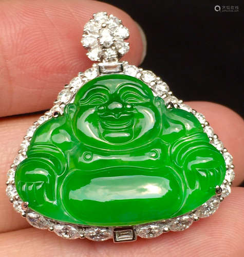 ICY GREEN JADEITE BUDDHA PATTERN PENDANT