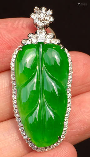 ICY GREEN JADEITE LEAF PENDANT