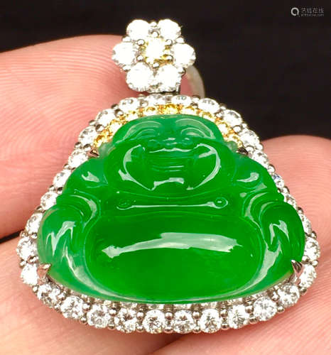 ICY GREEN JADEITE BUDDHA PATTERN PENDANT