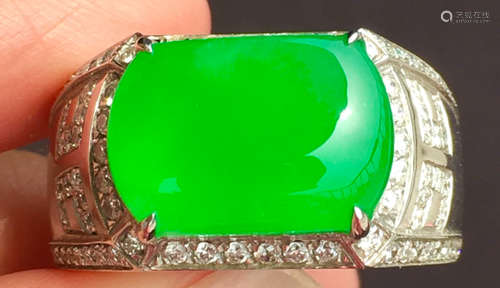 ICY GREEN JADEITE FINGER RING