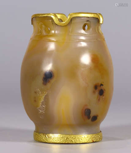 AGATE WITH GOLD VASE