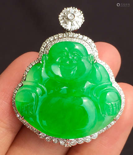 ICY GREEN JADEITE BUDDHA PATTERN PENDANT