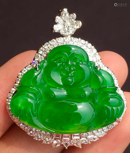 ICY GREEN JADEITE BUDDHA PATTERN PENDANT