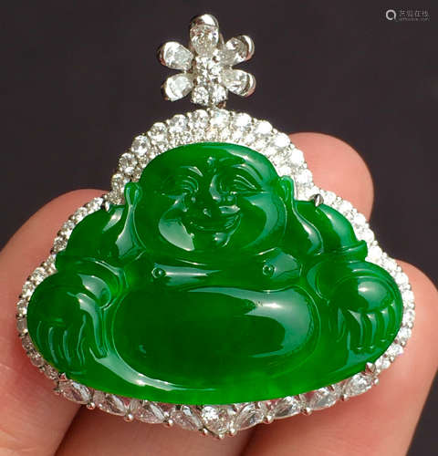 ICY GREEN JADEITE BUDDHA PATTERN PENDANT