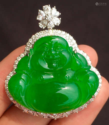 ICY GREEN JADEITE BUDDHA PATTERN PENDANT