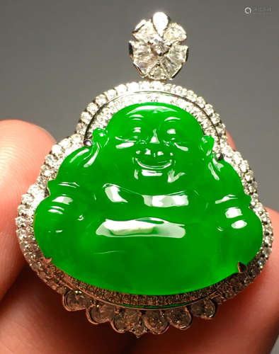 ICY GREEN JADEITE BUDDHA PATTERN PENDANT