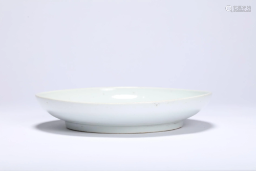 A White Glazed Plate with Qianlong Mark