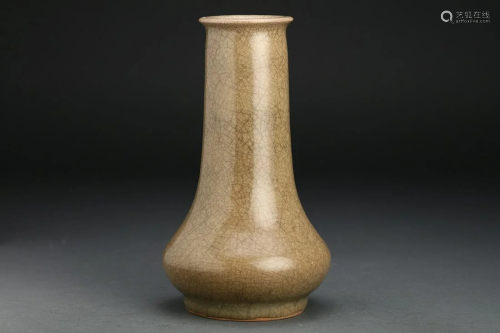 A Crackled Straight Neck Vase