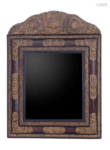 Miroir d'applique. Flandres, ca. 1685.Bois noirci, ronce de ...