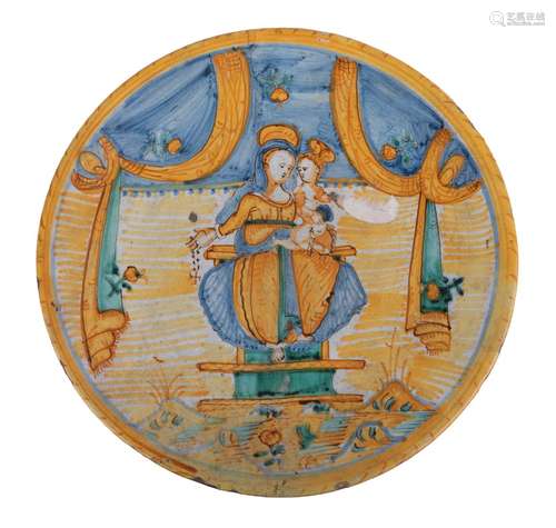 Plat. Majolique. Italie. 19ème siècle.Décor de la Vierge trô...