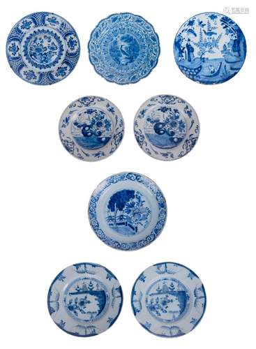 Lot varié de huit plats et assiettes. Faïence de Delft. 18èm...