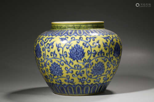 Chinese Yellow Ground Blue White Porcelain Jar