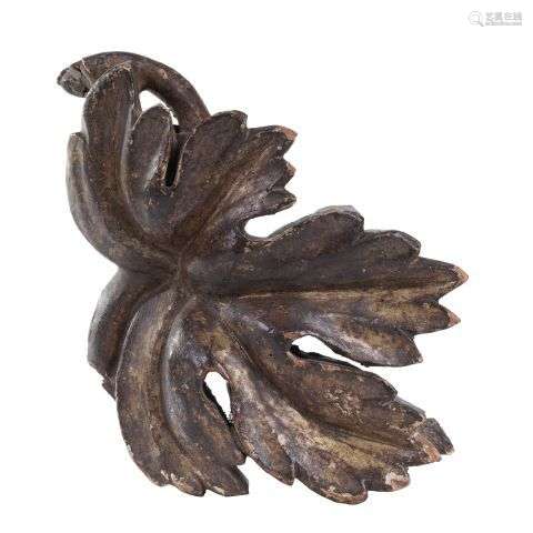 18世纪的学校，Acanthus叶子在雕刻和镀金的木材。高13厘米 长18厘米