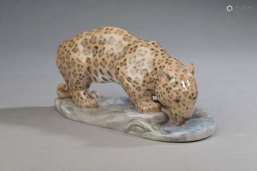 ROYAL CONPENHAGEN.Jaguar buvant.Sujet en porcelaine émaillé ...