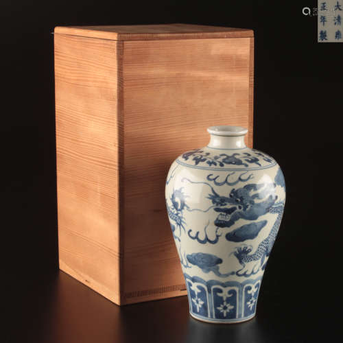 大清雍正年製款　龍紋花瓶