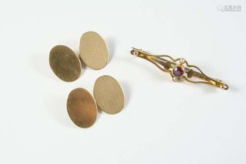 A PAIR OF 9CT GOLD CUFFLINKS of oval form, each with one pla...