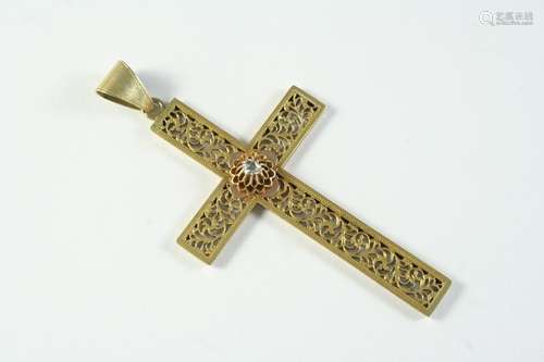 A GOLD CRUCIFORM PENDANT with gold openwork foliate decorati...