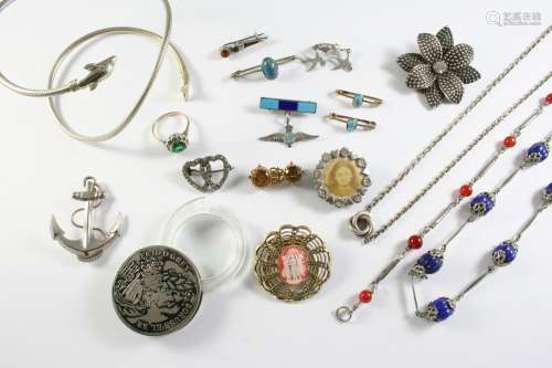 A QUANTITY OF JEWELLERY including a silver dolphin bangle, a...