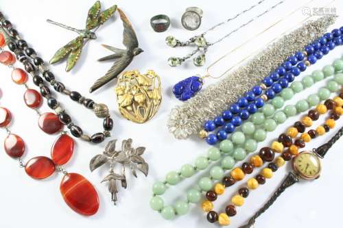 A QUANTITY OF JEWELLERY AND COSTUME JEWELLERY