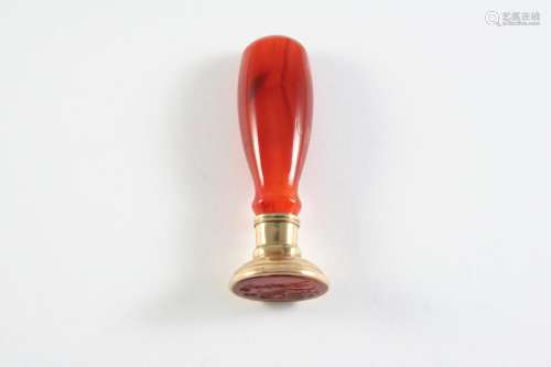 A 19TH CENTURY CARNELIAN AND GOLD DESK SEAL the waisted carn...