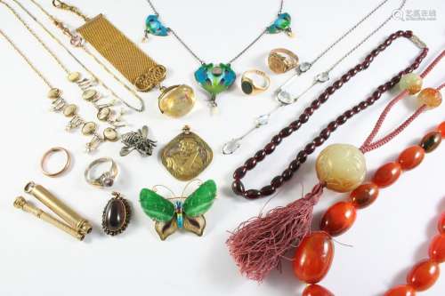A QUANTITY OF JEWELLERY including an 18ct gold and bloodston...