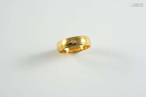 A DIAMOND AND GOLD BAND RING the 9ct gold band is mounted wi...