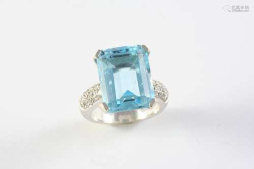 AN BLUE TOPAZ AND DIAMOND CLUSTER RING the step-cut blue top...