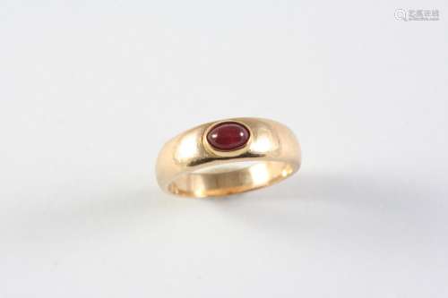 A RUBY AND GOLD RING the gold band is mounted with an oval-s...
