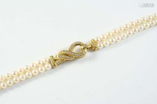 A CULTURED PEARL AND DIAMOND BRACELET the uniform cultured p...