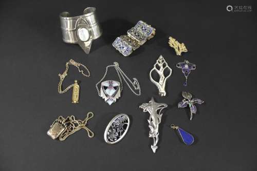 ART NOUVEAU STYLE JEWELLERY a mixed lot including a silver a...
