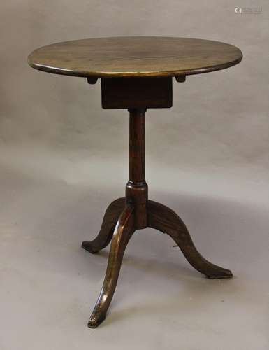 AN UNUSUAL 18TH CENTURY OAK PEDESTAL TABLE, with a circular ...