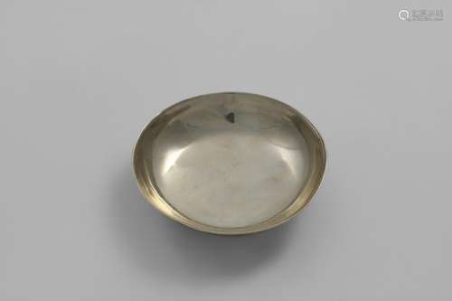 AN EARLY GEORGE II SMALL CIRCULAR DISH OR SAUCER on a collet...