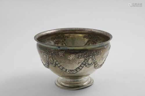 BEAGLING:- A late Victorian rose bowl with embossed tied rib...