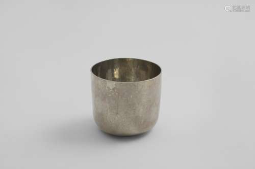 A LATE 20TH CENTURY HANDMADE TUMBLER CUP with straight sides...