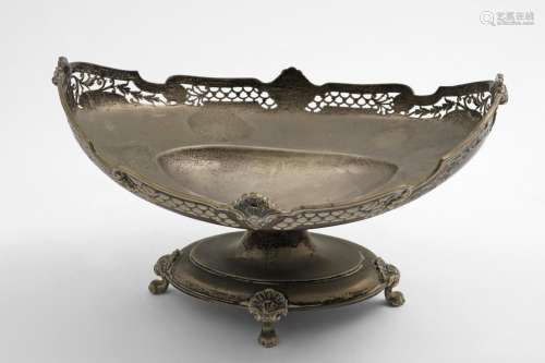 A LATE VICTORIAN FRUIT OR DESSERT STAND on an oval pedestal ...