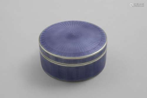 AN EARLY 20TH CENTURY CIRCULAR BOX & COVER decorated in tran...