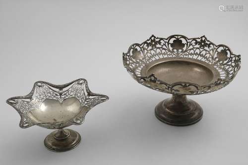 AN EARLY 20TH CENTURY PIERCED FRUIT DISH OR STAND on a domed...