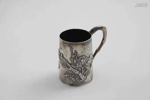 A LATE 19TH CENTURY CHINESE SMALL MUG with a simulated bambo...