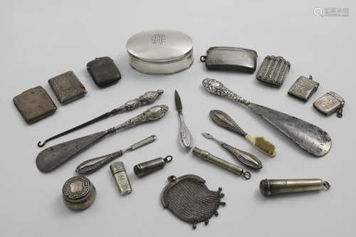 A MIXED LOT OF SMALL ITEMS TO INCLUDE:- Five various vesta c...