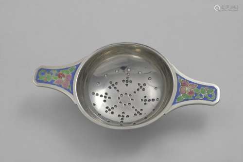 AN EARLY 20TH CENTURY TEA STRAINER with two lug handles, eac...