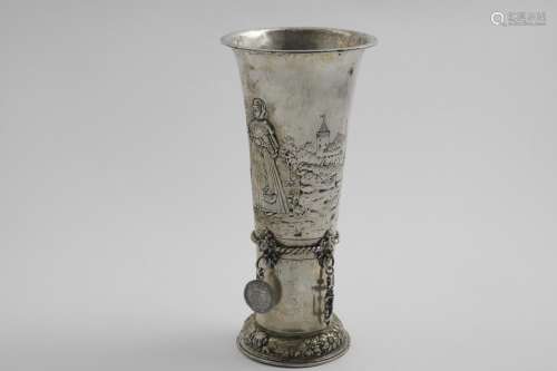 A LATE 19TH / EARLY 20TH CENTURY GERMAN DECORATIVE BEAKER ch...