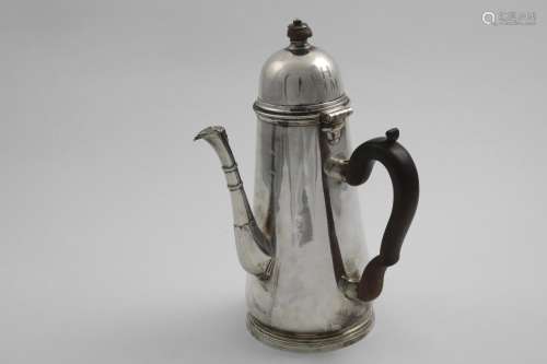 AN EARLY 18TH CENTURY LARGE TAPERING COFFEE POT with a side ...