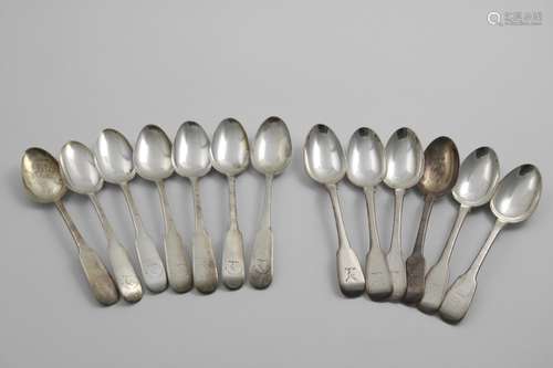 A SET OF SIX GEORGE IV SCOTTISH FIDDLE PATTERN DESSERT SPOON...