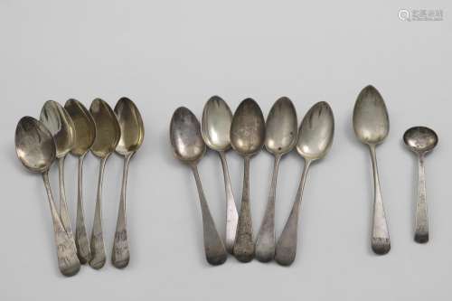 A SET OF FIVE WILLIAM IV OLD ENGLISH PATTERN TEA SPOONS by S...