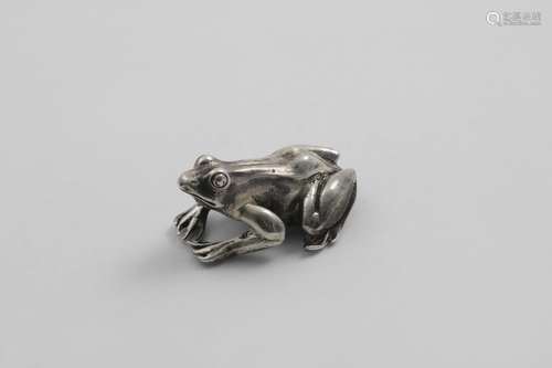 A RARE VICTORIAN VESTA CASE realistically modelled as a frog...